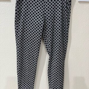 H&M Black and White Patterned Cropped Pants (1-201)